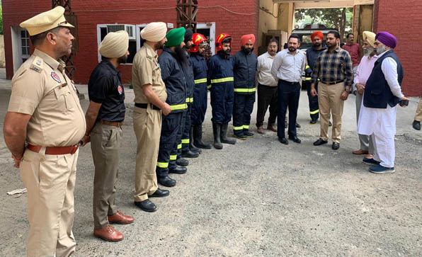 Advance arrangements are being made for fire safety keeping Diwali in mind: Mayor Jiti Sidhu visited the fire station to take stock of the fire safety preparations.